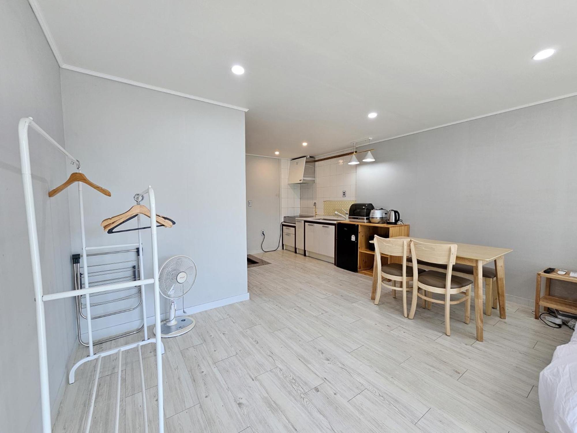 Greenside Pension Seogwipo Exterior photo
