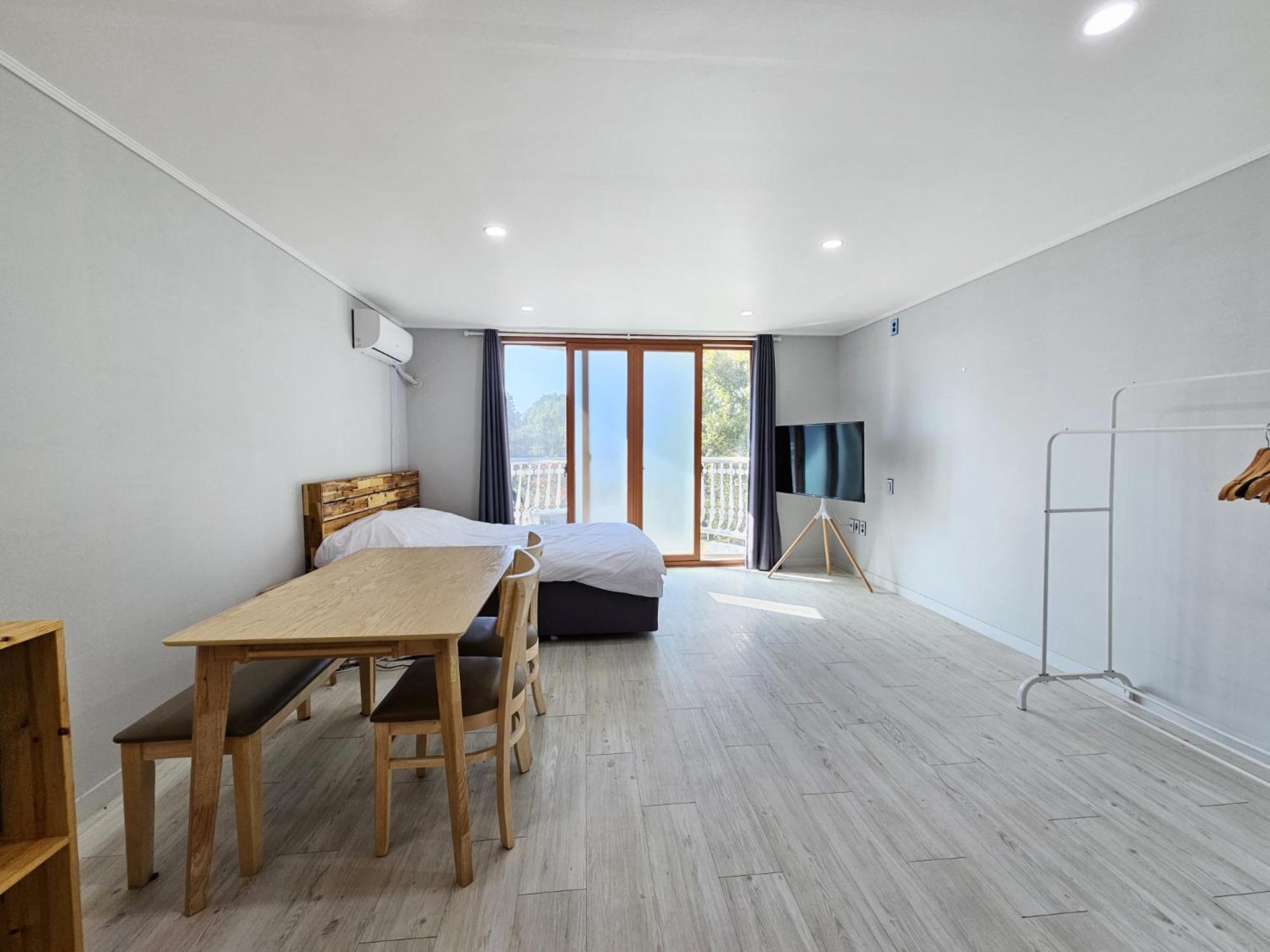 Greenside Pension Seogwipo Exterior photo