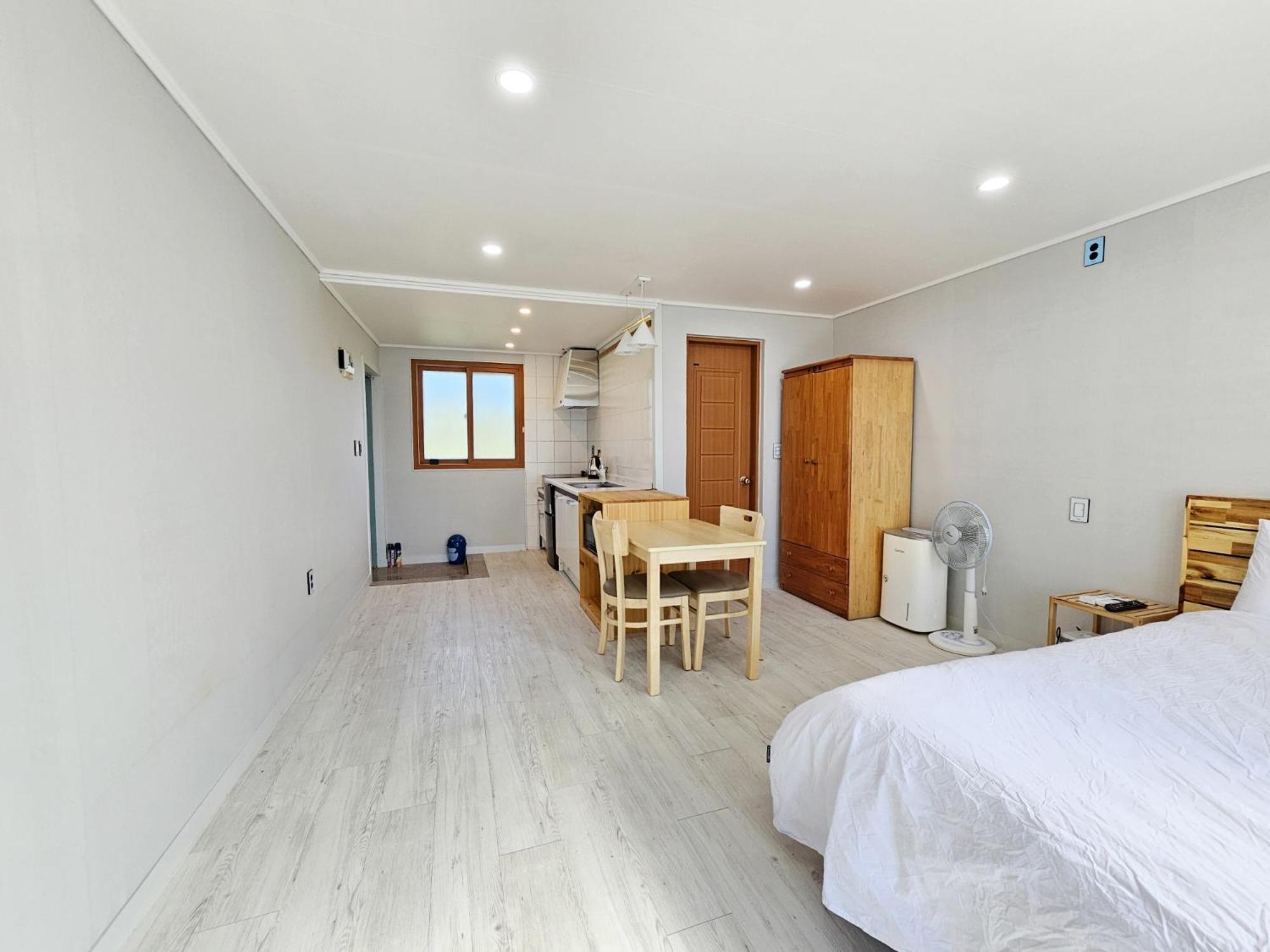 Greenside Pension Seogwipo Exterior photo