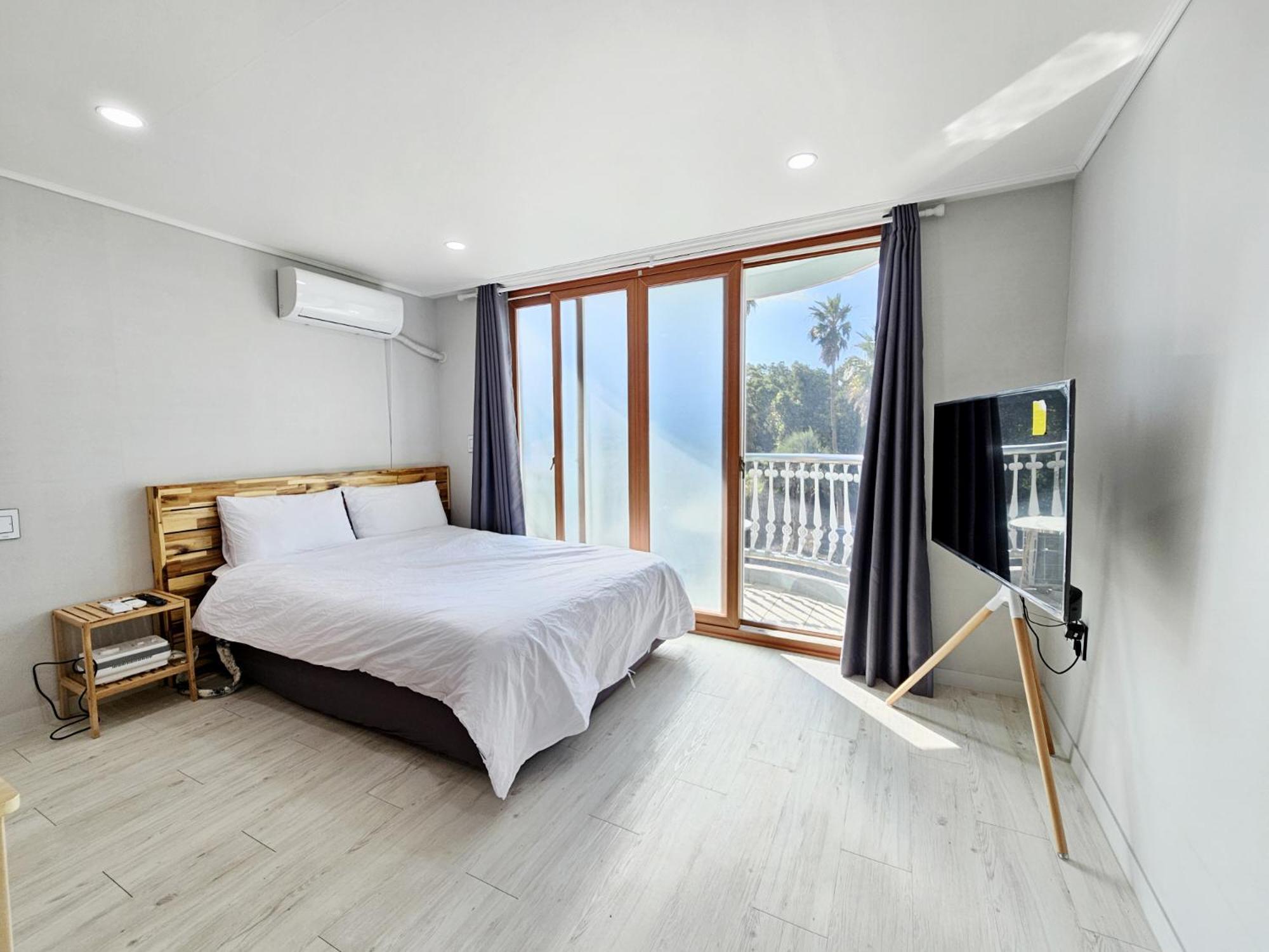 Greenside Pension Seogwipo Exterior photo