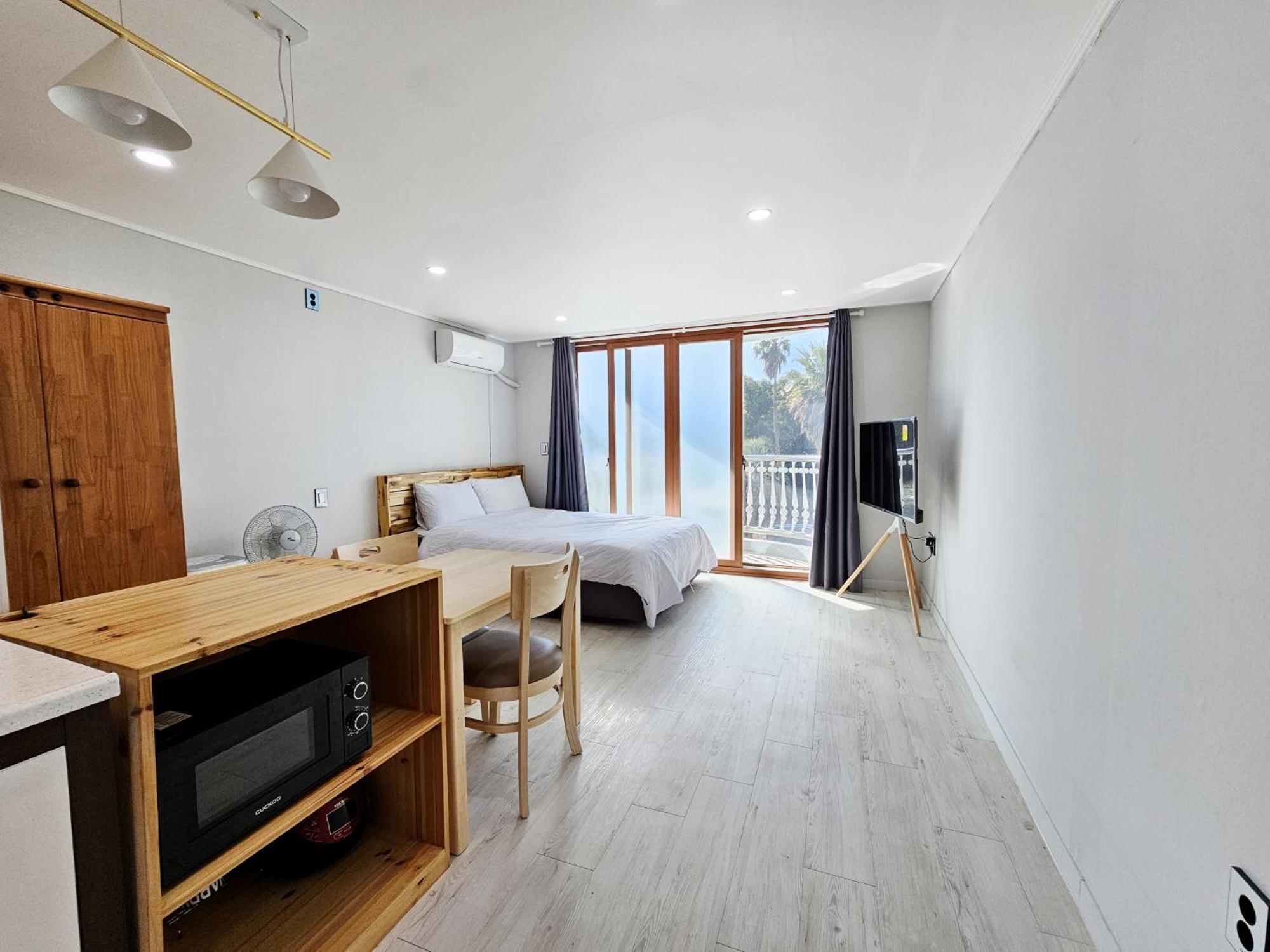 Greenside Pension Seogwipo Exterior photo