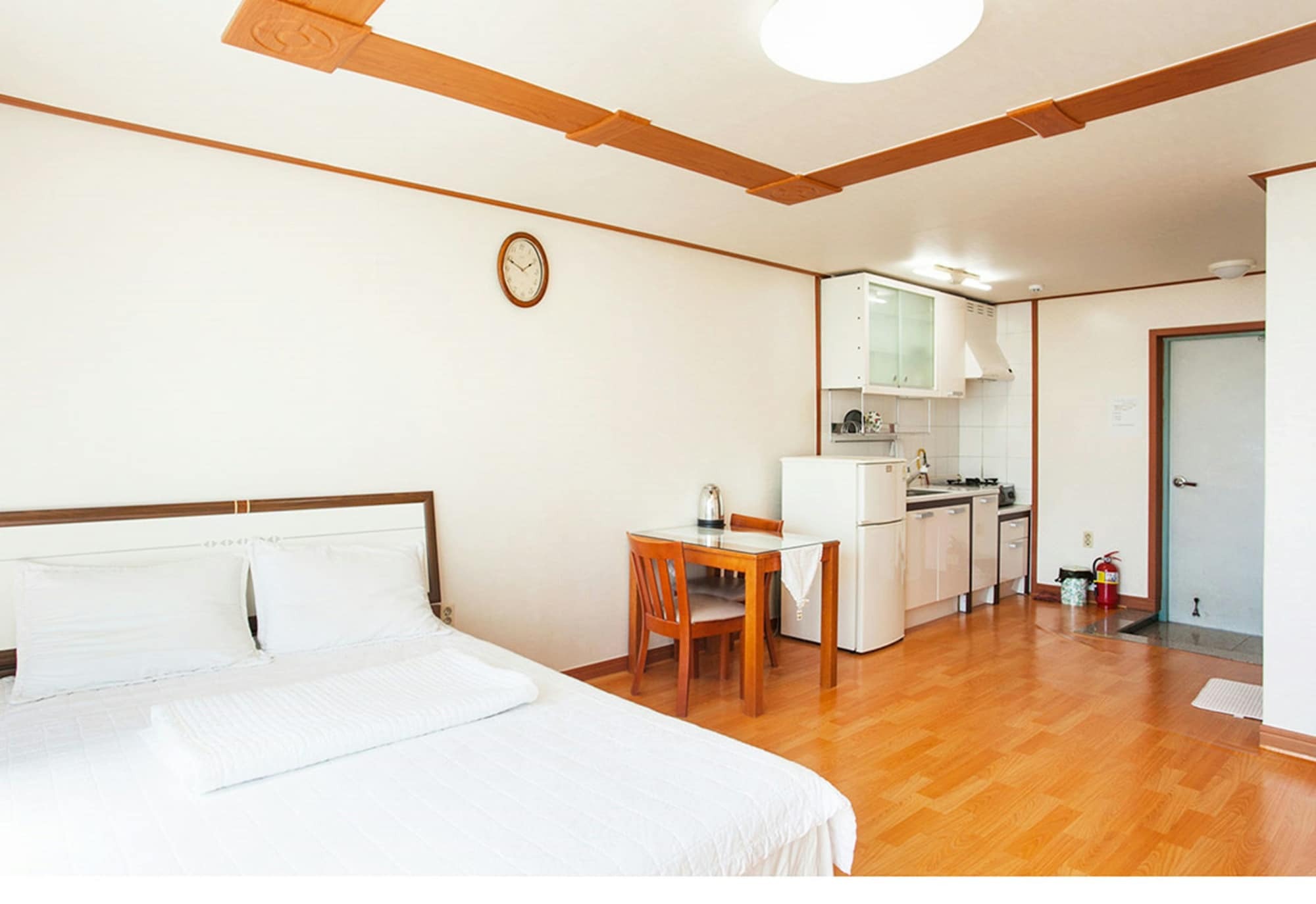 Greenside Pension Seogwipo Exterior photo